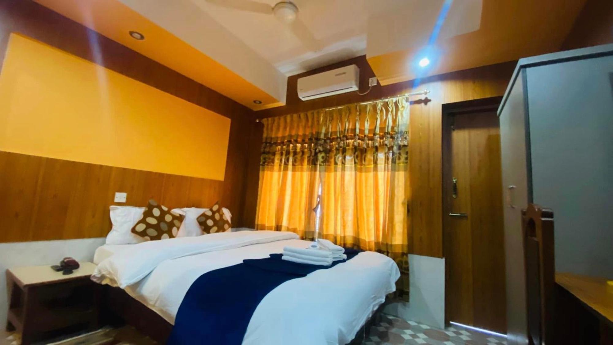 Hotel River Park Покхара Экстерьер фото
