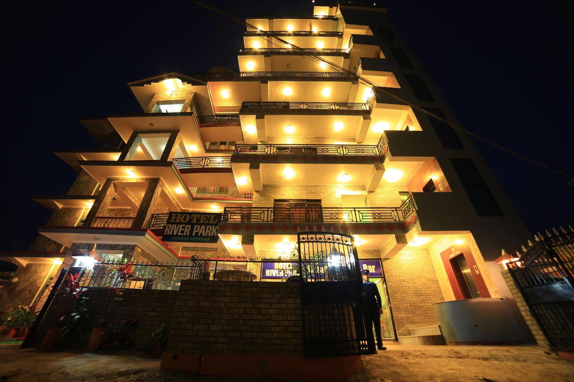 Hotel River Park Покхара Экстерьер фото